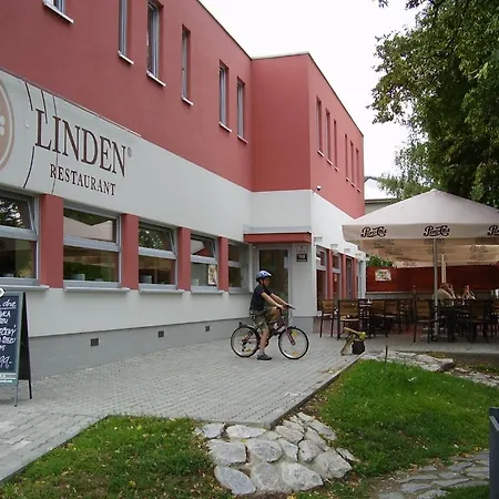 Linden Restaurant And ゲストハウス *