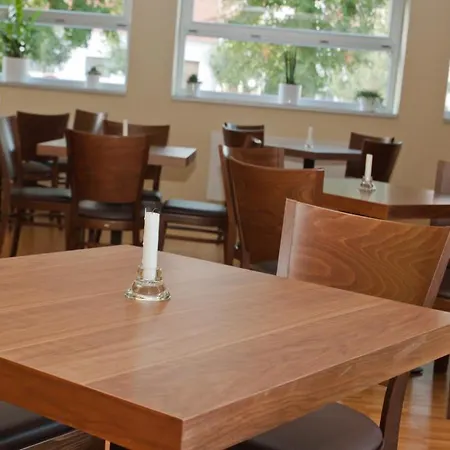 林登餐厅与膳食公寓酒店