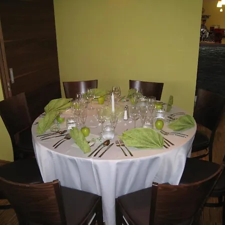 ゲストハウス Linden Restaurant And *