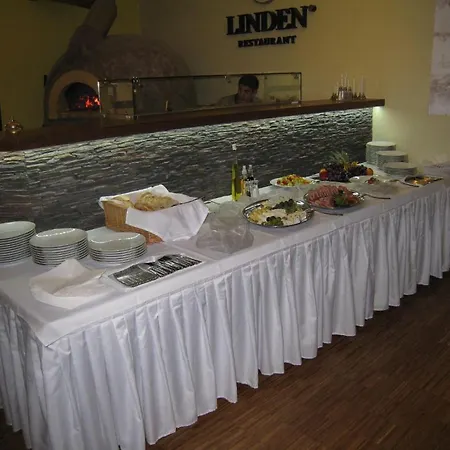 Linden Restaurant And ブルノ