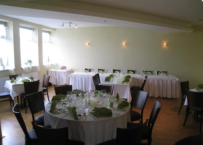 Linden Restaurant And ゲストハウス *