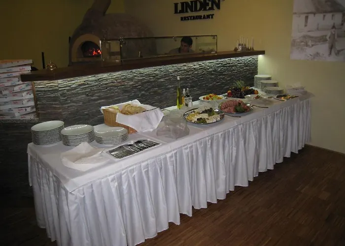 Linden Restaurant And ブルノ